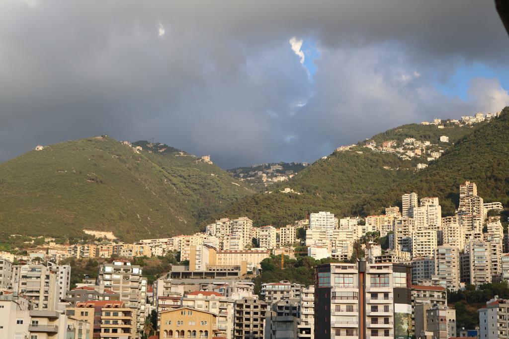 Vista Del Mar Hotel Jounieh Bagian luar foto